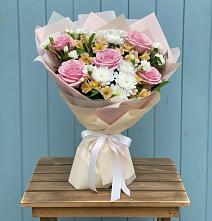 Букет цветов из:  Гвоздики, Орхидеи и Розы в Красногорской