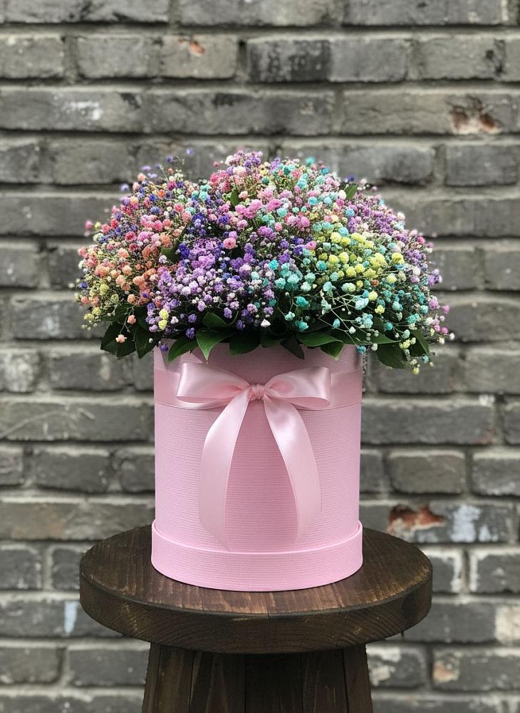 Цветочная композиция из Гипсофила и Розы в шляпной коробке в Красногорской