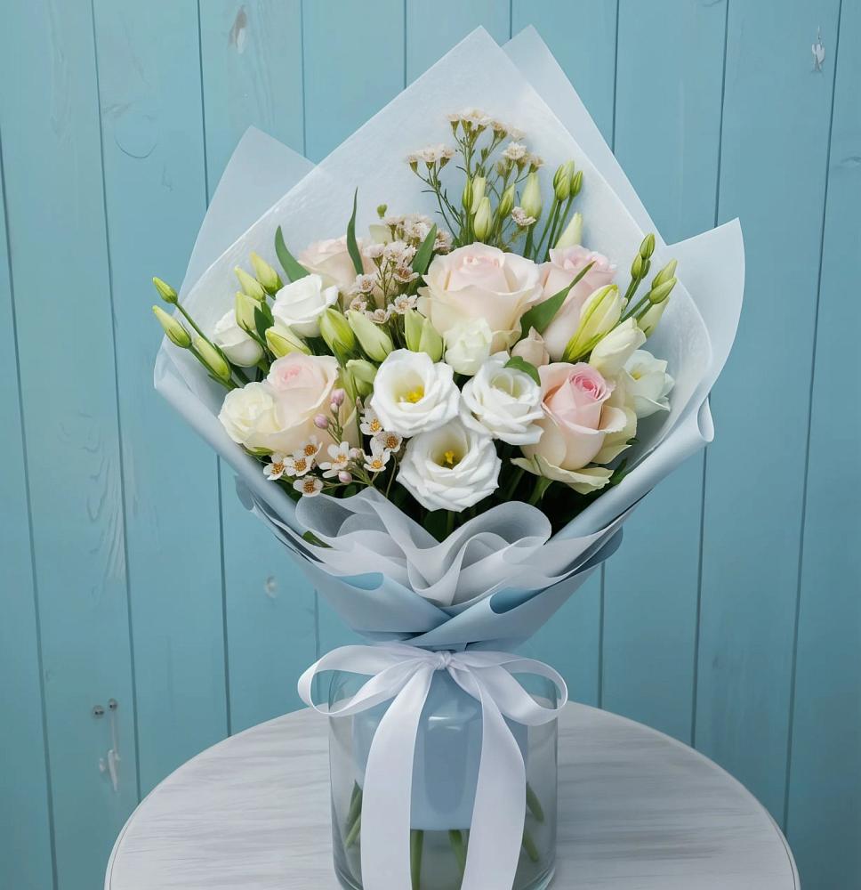 Букет цветов из: Розы и Лизиантусы в Красногорской