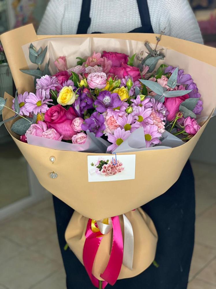 Букет цветов из: Хризантемы, Гвоздики и Альстромерии в Красногорской