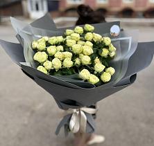 Букет Белые кустовые розы Солинеро в Красногорской