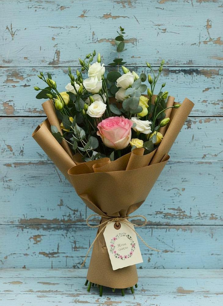 Букет цветов из: Розы и Лизиантусы в Красногорской