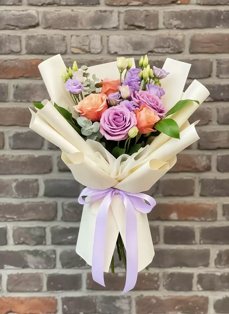 Букет цветов из: Лизиантусы и Розы в Красногорской