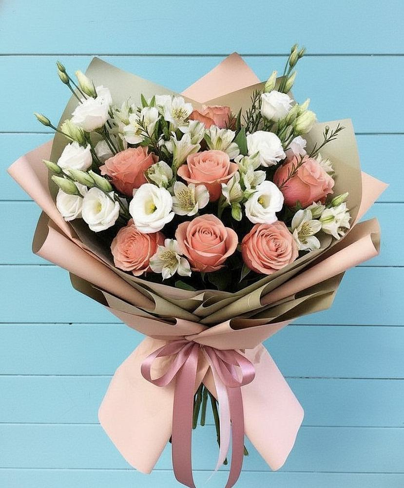 Букет цветов из: Розы, Альстромерии и Лизиантусы в Красногорской