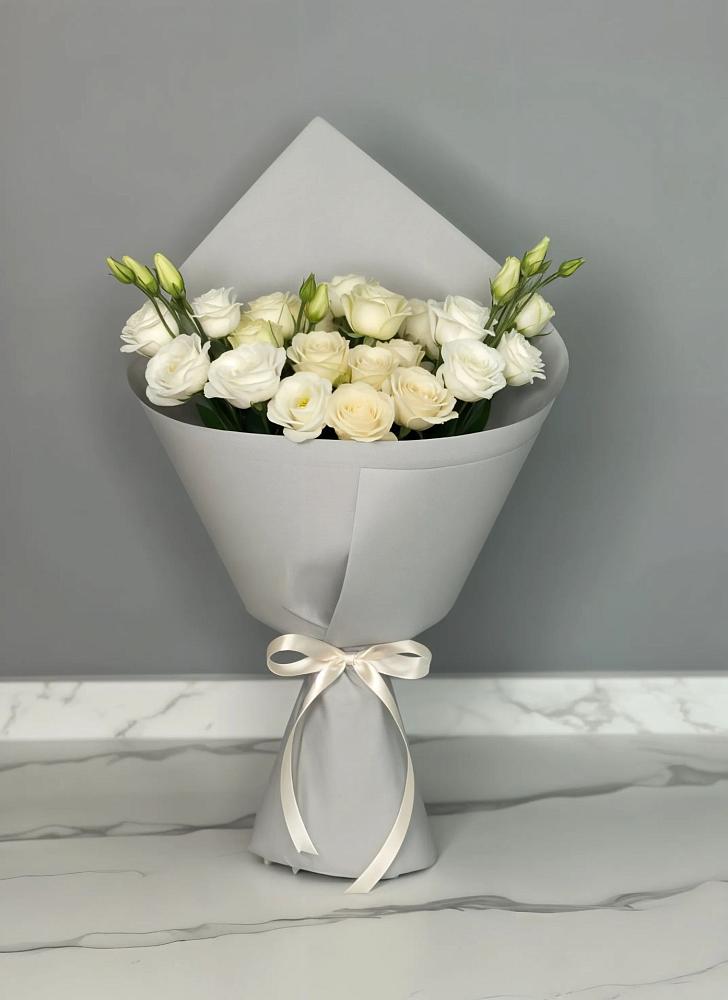 Букет цветов из: Розы и Лизиантусы в Красногорской