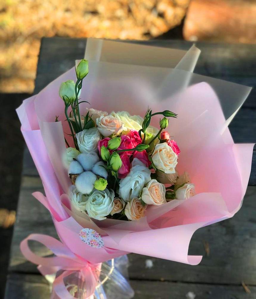 Букет цветов из: Розы и Лизиантусы в Красногорской