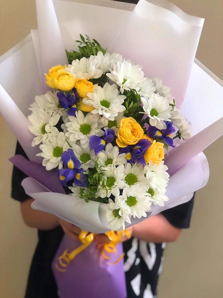 Букет цветов из: Ирисы, Хризантемы и Розы в Красногорской