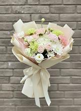 Букет цветов из:  Гвоздики, Розы, Лизиантусы и Хризантемы в Красногорской