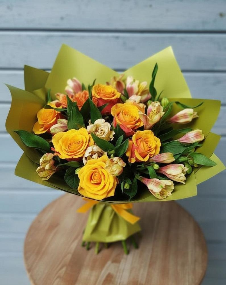 Букет цветов из: Альстромерии и Розы в Красногорской