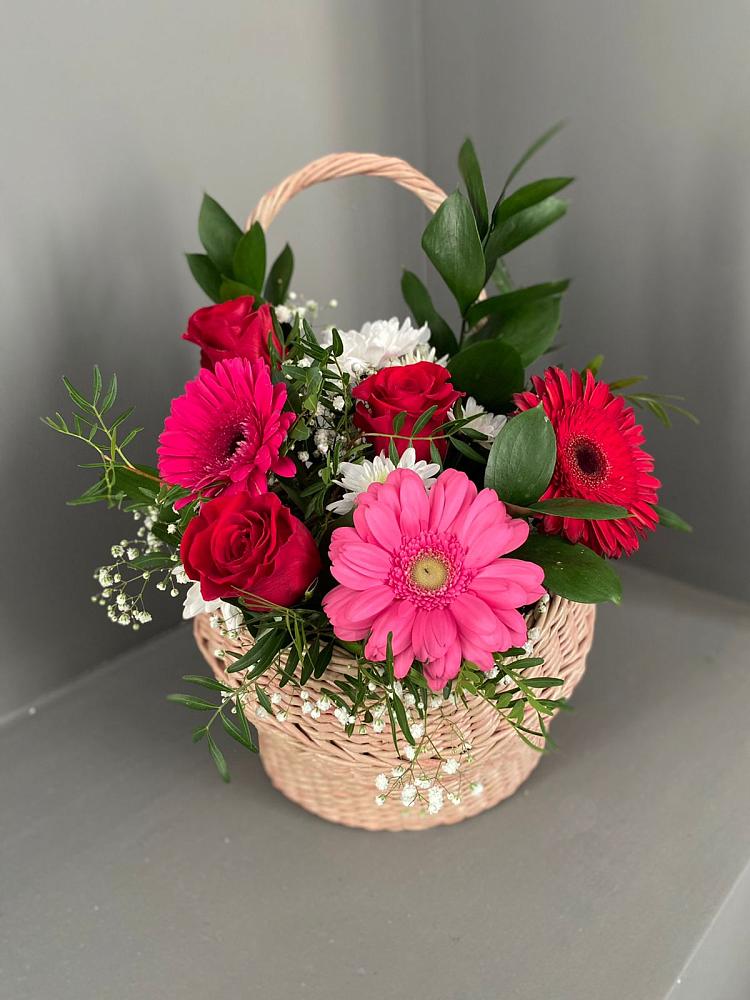 Цветочная композиция из Розы, Хризантемы и Герберы в корзине в Красногорской