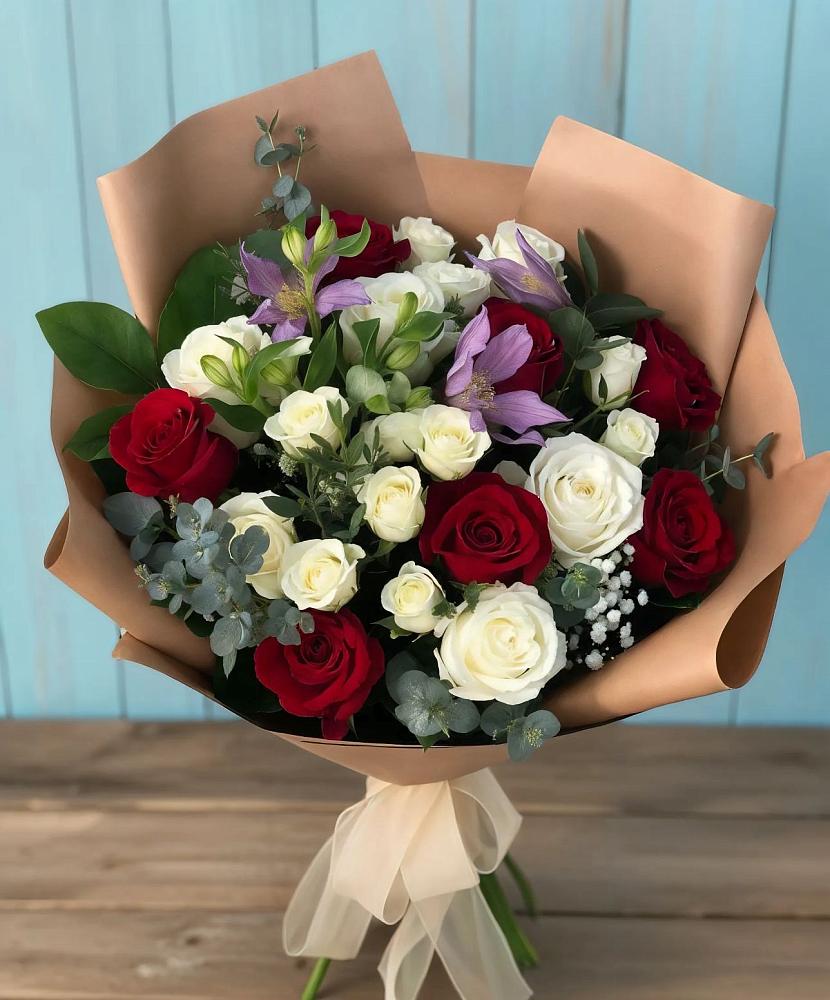 Букет цветов из: Розы и Альстромерии в Красногорской