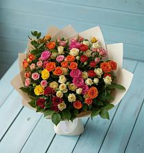 Букет Микс из разноцветных кустовых роз в Красногорской