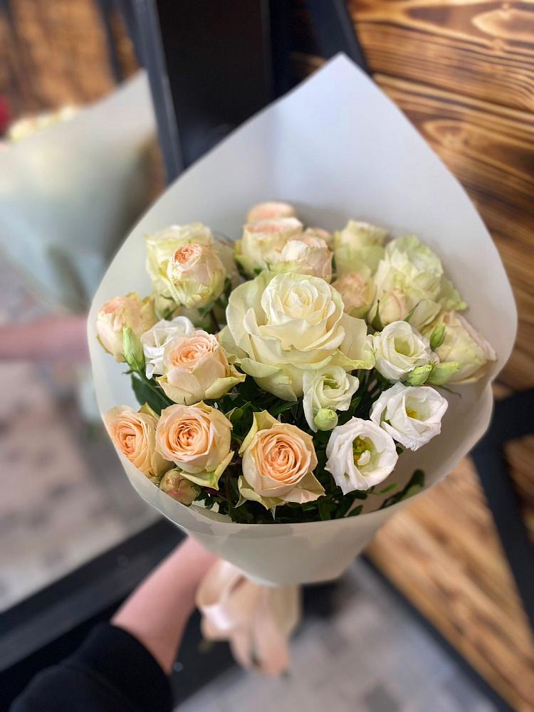 Букет цветов из: Розы и Лизиантусы в Красногорской