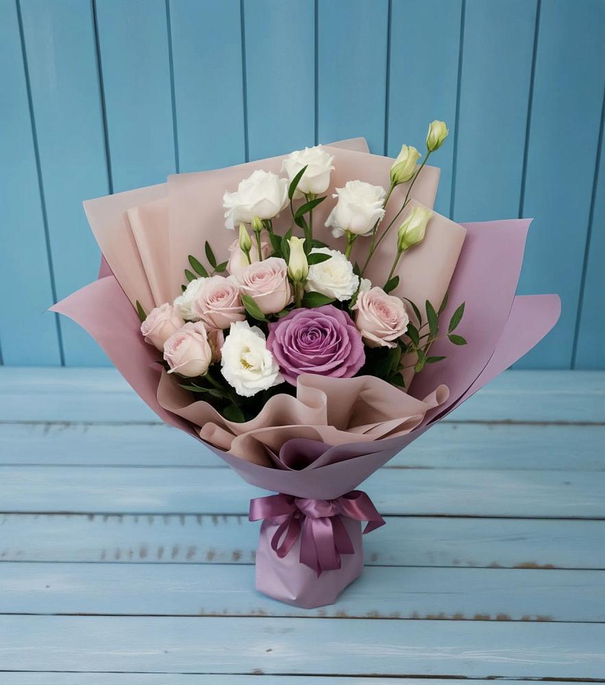 Букет цветов из: Розы и Лизиантусы в Красногорской